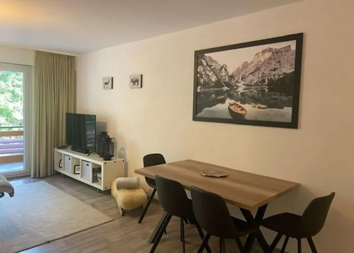 Grand Au Centre De *