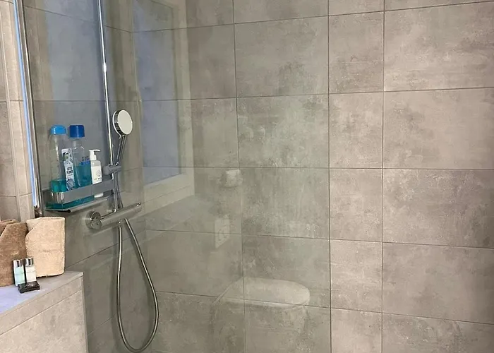 Grand Au Centre De קראנס-מונטנה